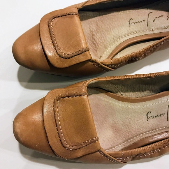 *SOLD* Elizabeth and James Leather Ballet Flats - Picture 3 of 6